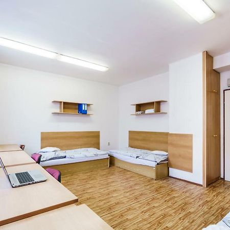 Hostel Sinkule Прага Екстериор снимка