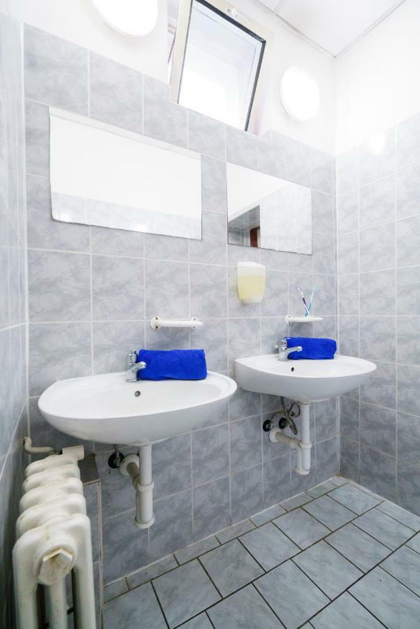 Hostel Sinkule Прага Екстериор снимка