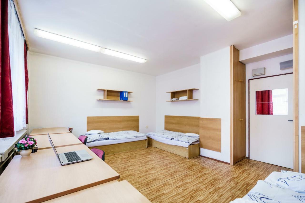 Hostel Sinkule Прага Екстериор снимка